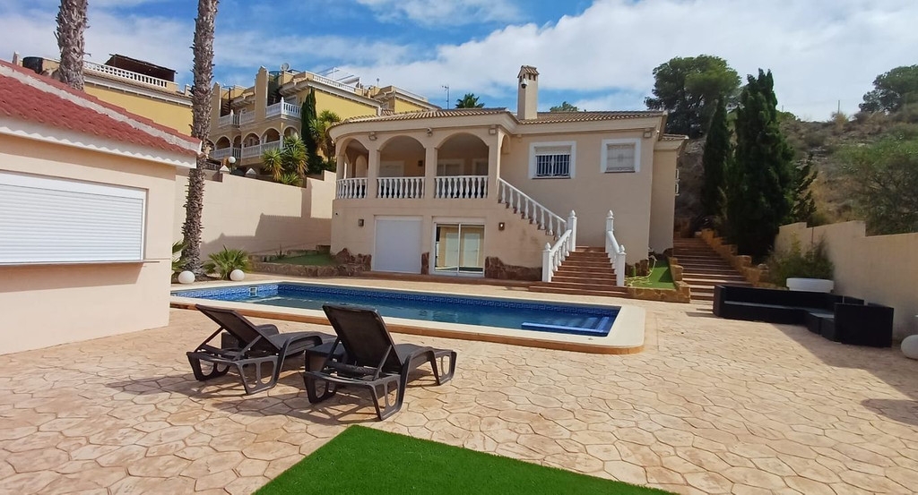 5 Bedroom 4 Bathroom House - Detached Villa in Algorfa