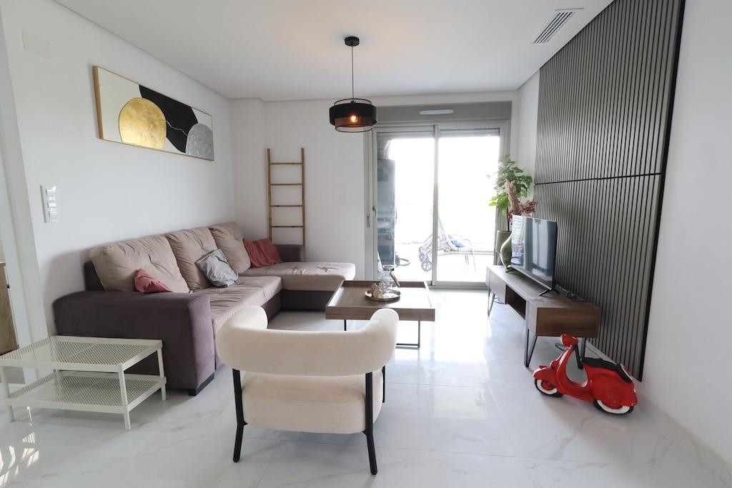 For sale - 3 Bedroom 2 Bathroom Apartment - Middle Floor Apartment in Orihuela - Villamartin  - Alicante