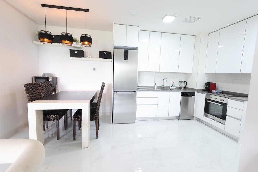 For sale - 3 Bedroom 2 Bathroom Apartment - Middle Floor Apartment in Orihuela - Villamartin  - Alicante