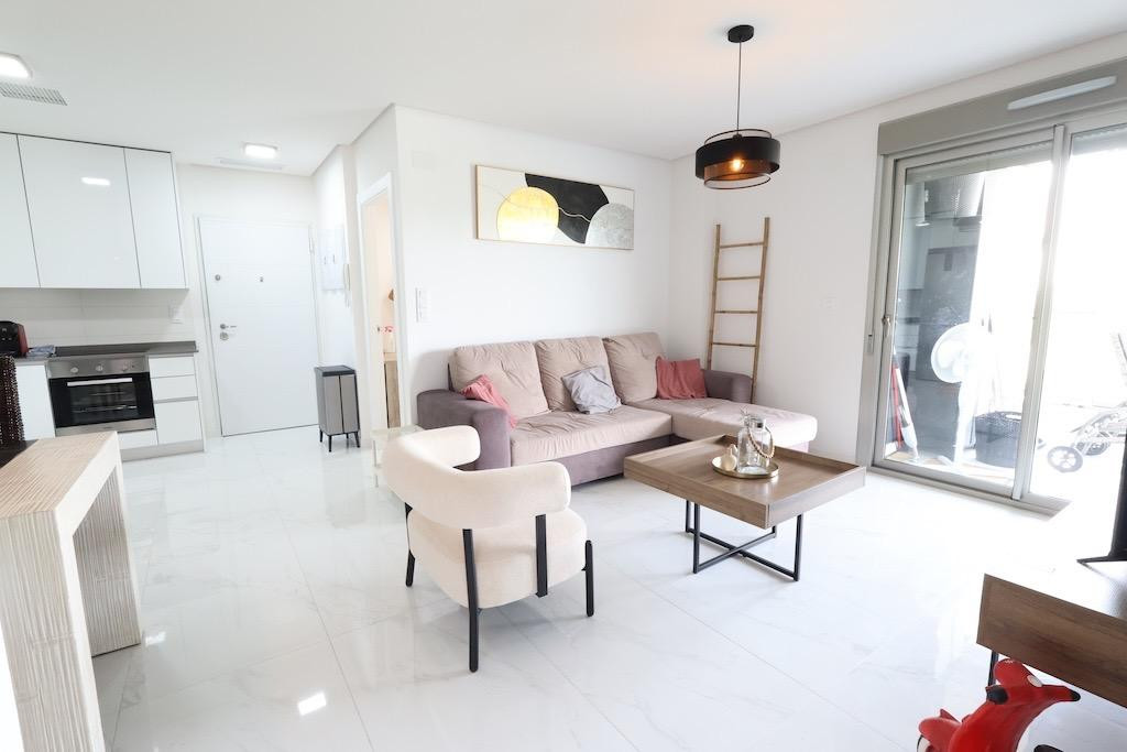 For sale - 3 Bedroom 2 Bathroom Apartment - Middle Floor Apartment in Orihuela - Villamartin  - Alicante