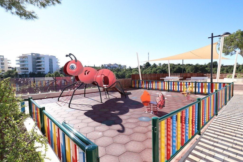For sale - 3 Bedroom 2 Bathroom Apartment - Middle Floor Apartment in Orihuela - Villamartin  - Alicante