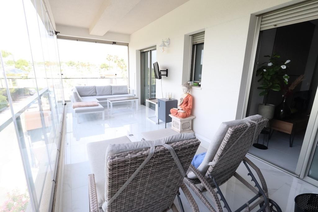 For sale - 3 Bedroom 2 Bathroom Apartment - Middle Floor Apartment in Orihuela - Villamartin  - Alicante