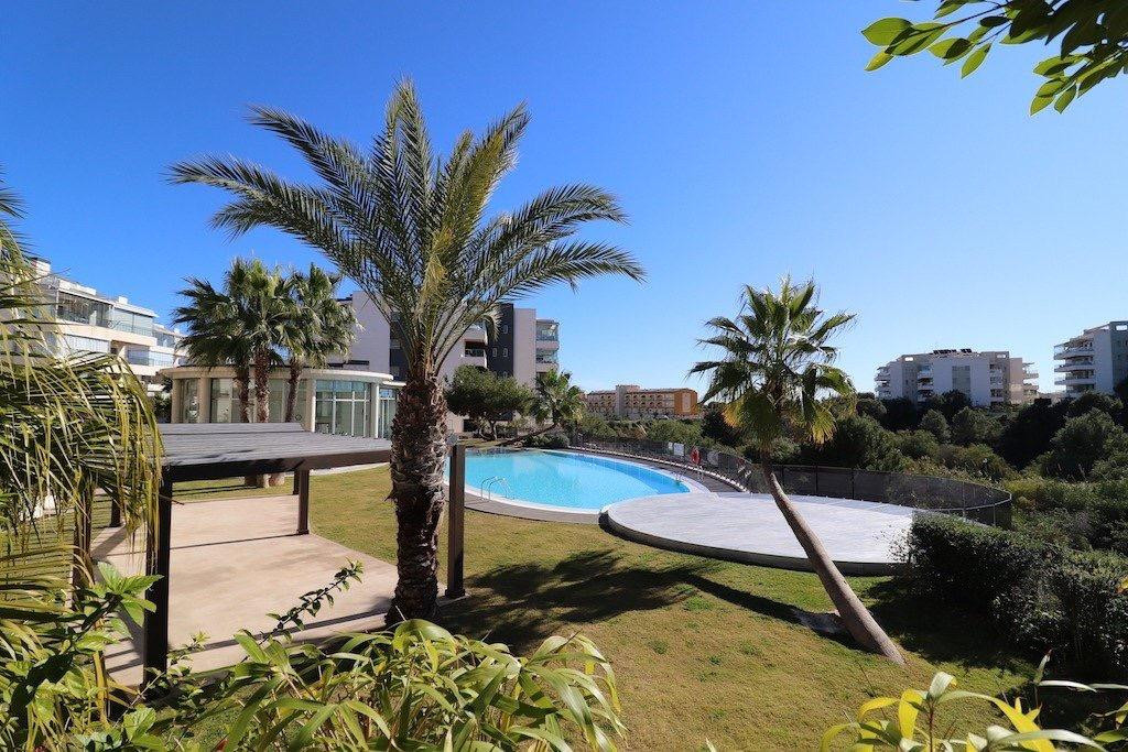 For sale - 3 Bedroom 2 Bathroom Apartment - Middle Floor Apartment in Orihuela - Villamartin  - Alicante