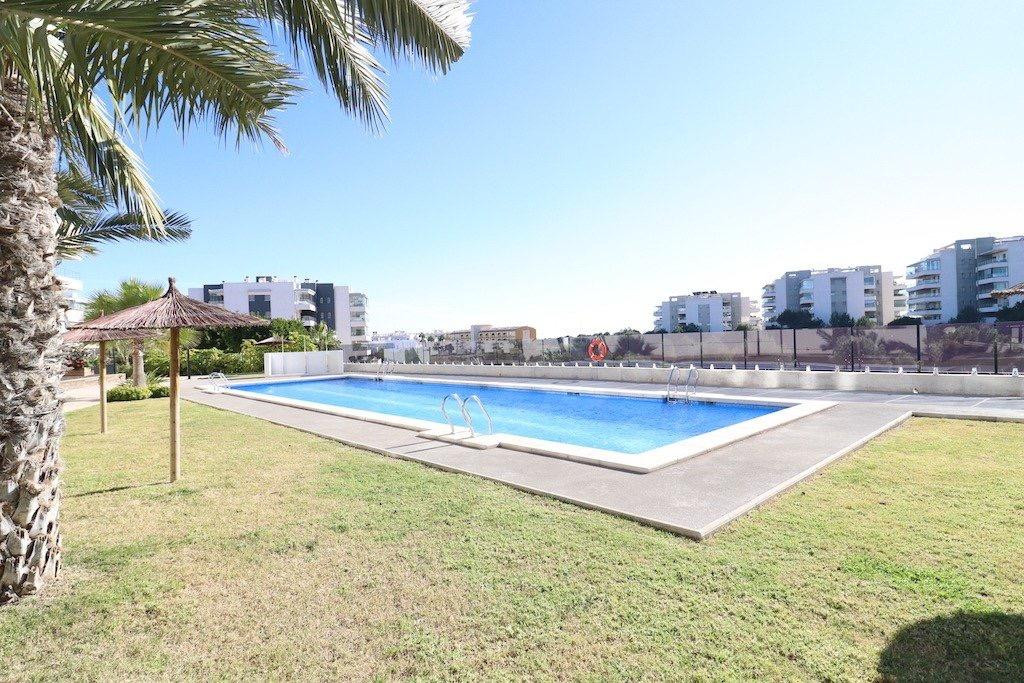 For sale - 3 Bedroom 2 Bathroom Apartment - Middle Floor Apartment in Orihuela - Villamartin  - Alicante