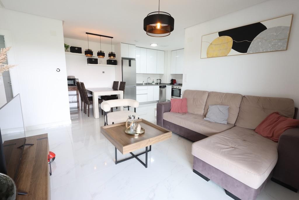 For sale - 3 Bedroom 2 Bathroom Apartment - Middle Floor Apartment in Orihuela - Villamartin  - Alicante