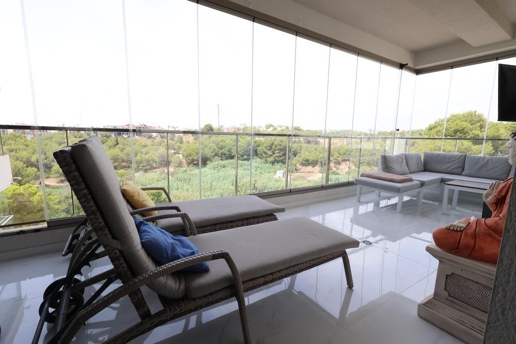 For sale - 3 Bedroom 2 Bathroom Apartment - Middle Floor Apartment in Orihuela - Villamartin  - Alicante