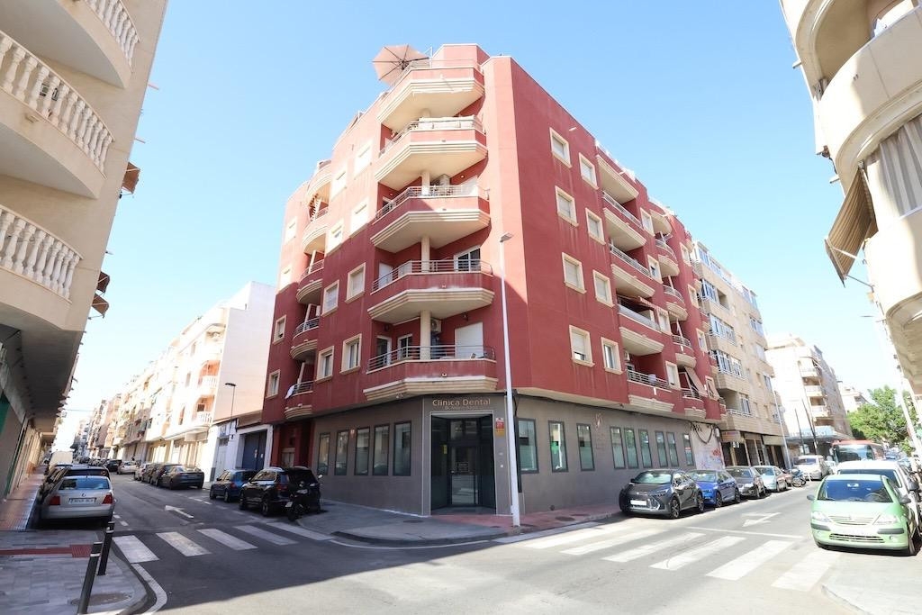 1 Bedroom 1 Bathroom Apartment - Middle Floor Apartment in Torrevieja