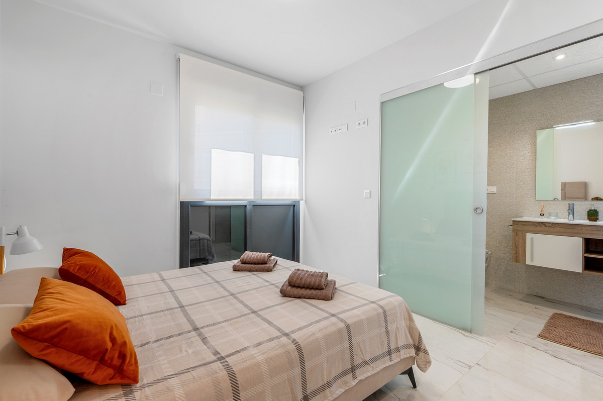 For sale - 2 Bedroom 2 Bathroom Apartment - Middle Floor Apartment in Orihuela - Playa Flamenca  - Alicante