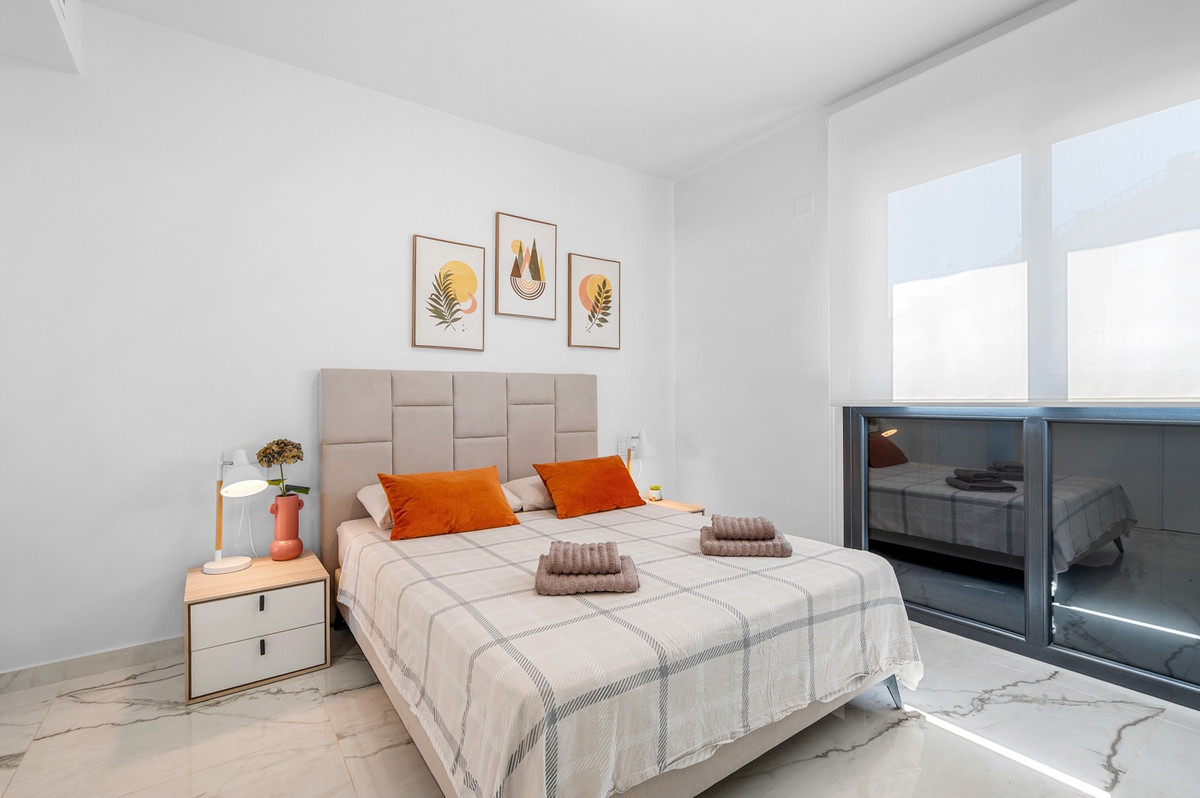 For sale - 2 Bedroom 2 Bathroom Apartment - Middle Floor Apartment in Orihuela - Playa Flamenca  - Alicante