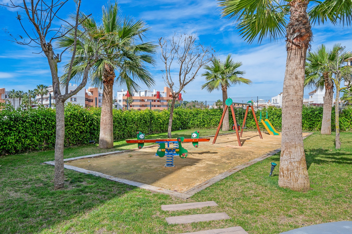 For sale - 2 Bedroom 2 Bathroom Apartment - Middle Floor Apartment in Orihuela - Playa Flamenca  - Alicante