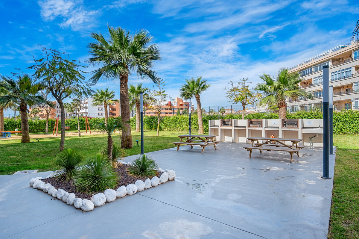 For sale - 2 Bedroom 2 Bathroom Apartment - Middle Floor Apartment in Orihuela - Playa Flamenca  - Alicante
