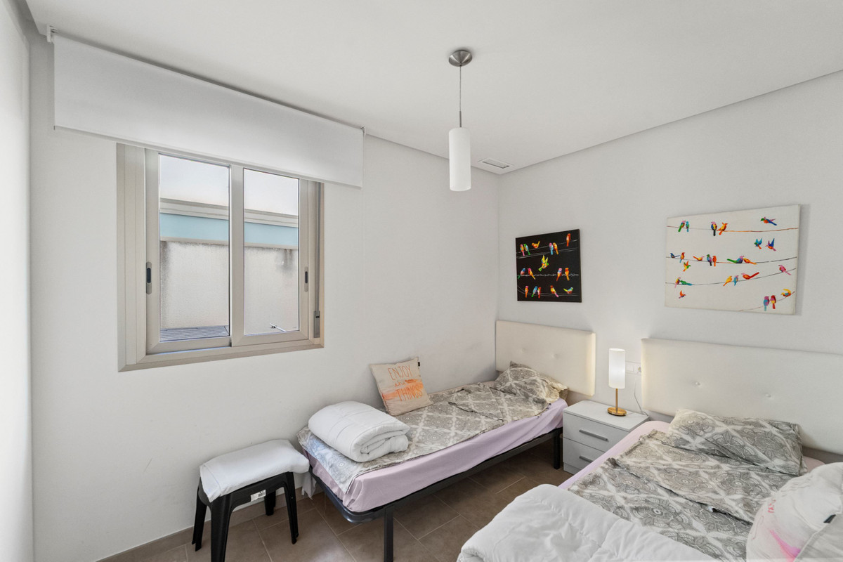For sale - 2 Bedroom 2 Bathroom Apartment - Middle Floor Apartment in Torrevieja - Aguas Nuevas  - Alicante