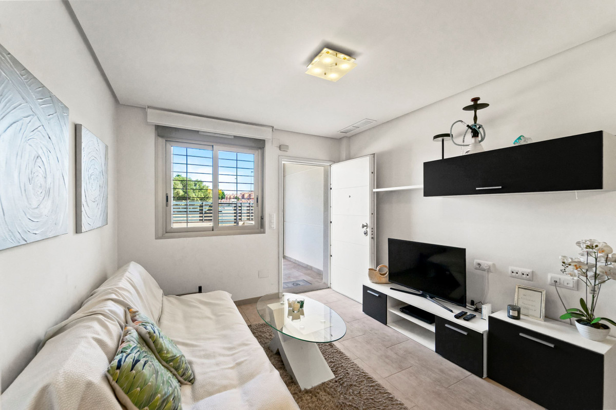For sale - 2 Bedroom 2 Bathroom Apartment - Middle Floor Apartment in Torrevieja - Aguas Nuevas  - Alicante