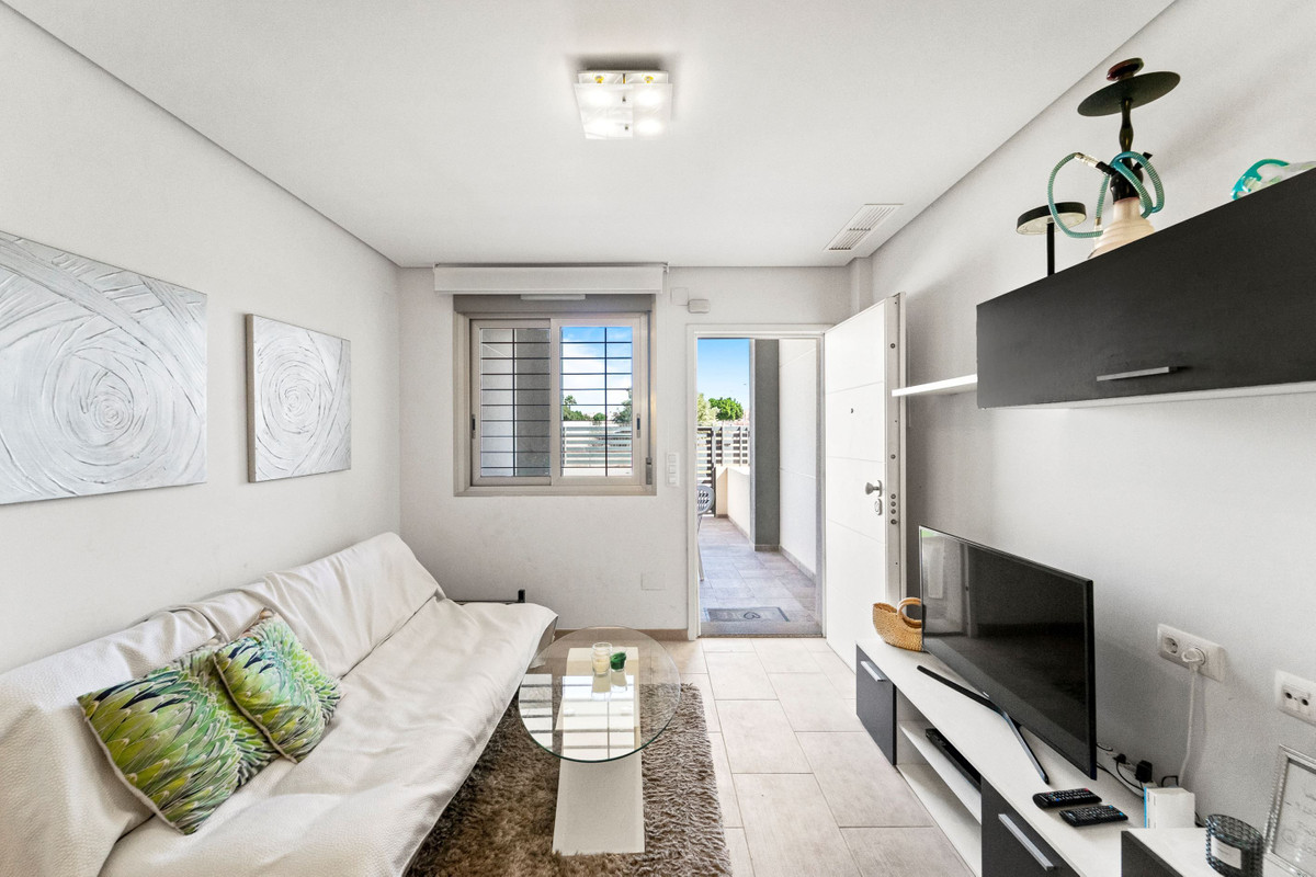 For sale - 2 Bedroom 2 Bathroom Apartment - Middle Floor Apartment in Torrevieja - Aguas Nuevas  - Alicante