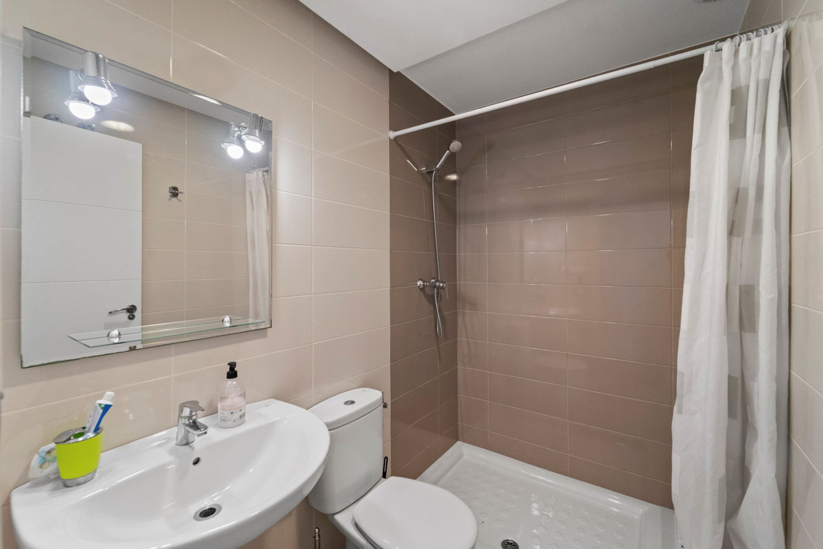 For sale - 2 Bedroom 2 Bathroom Apartment - Middle Floor Apartment in Torrevieja - Aguas Nuevas  - Alicante