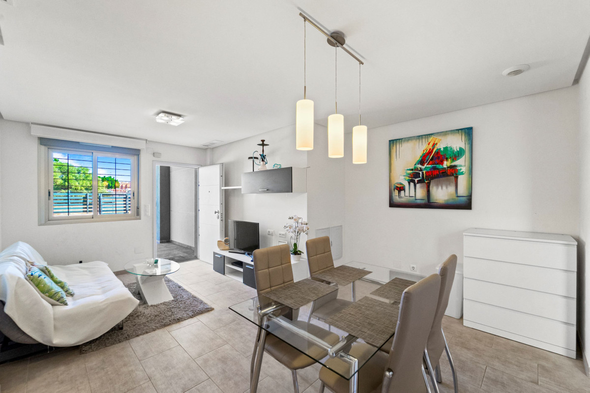 For sale - 2 Bedroom 2 Bathroom Apartment - Middle Floor Apartment in Torrevieja - Aguas Nuevas  - Alicante