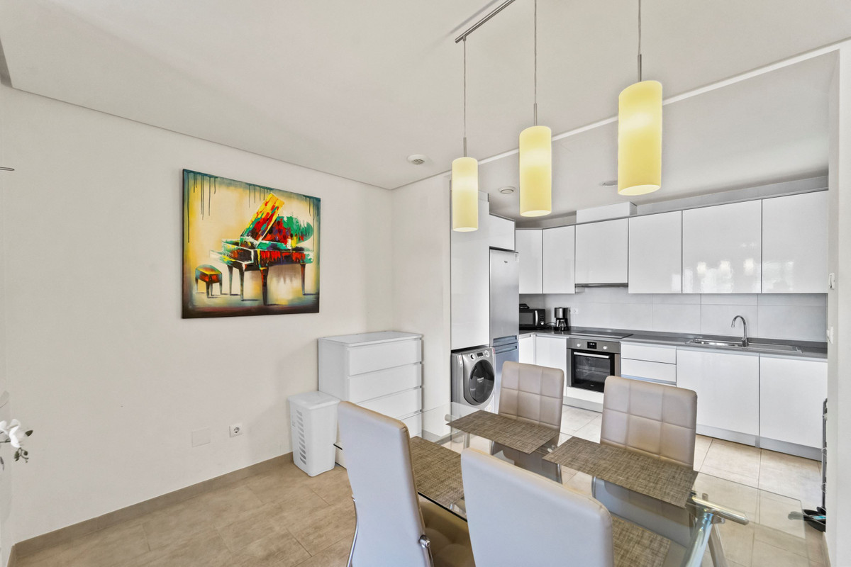 For sale - 2 Bedroom 2 Bathroom Apartment - Middle Floor Apartment in Torrevieja - Aguas Nuevas  - Alicante