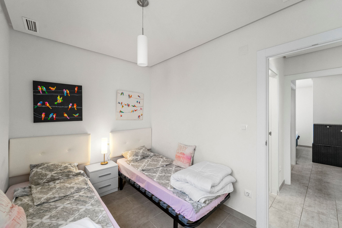 For sale - 2 Bedroom 2 Bathroom Apartment - Middle Floor Apartment in Torrevieja - Aguas Nuevas  - Alicante