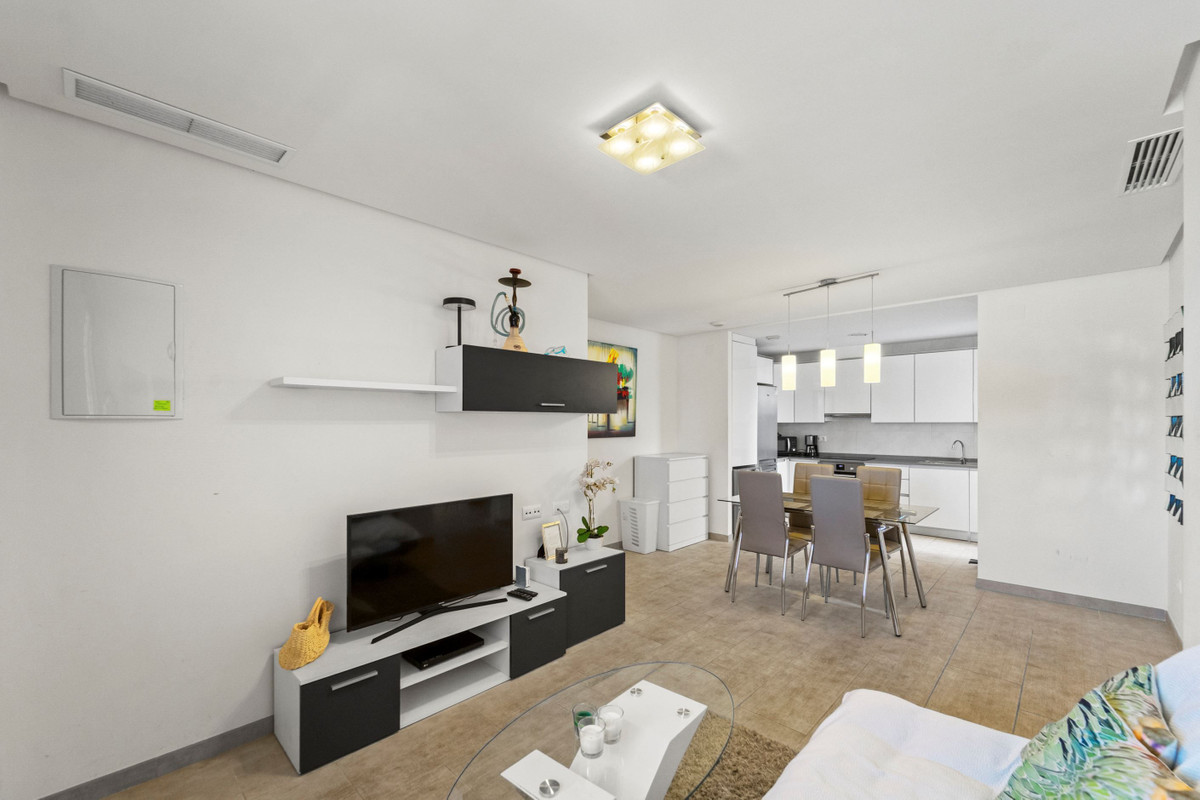 For sale - 2 Bedroom 2 Bathroom Apartment - Middle Floor Apartment in Torrevieja - Aguas Nuevas  - Alicante