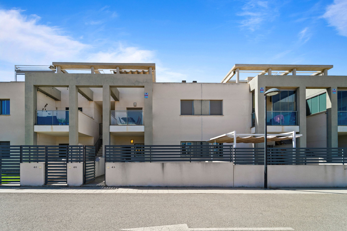 For sale - 2 Bedroom 2 Bathroom Apartment - Middle Floor Apartment in Torrevieja - Aguas Nuevas  - Alicante