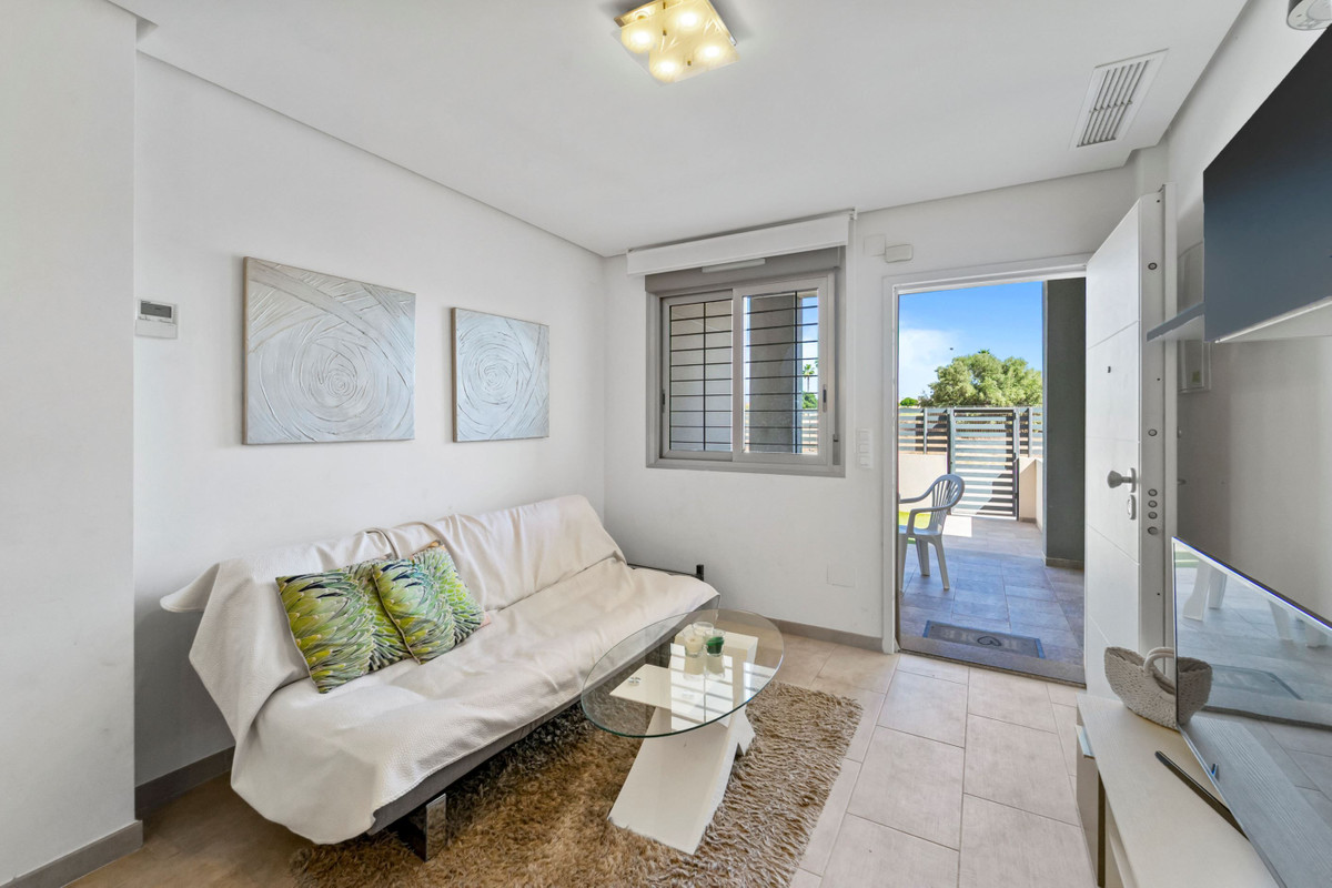 For sale - 2 Bedroom 2 Bathroom Apartment - Middle Floor Apartment in Torrevieja - Aguas Nuevas  - Alicante