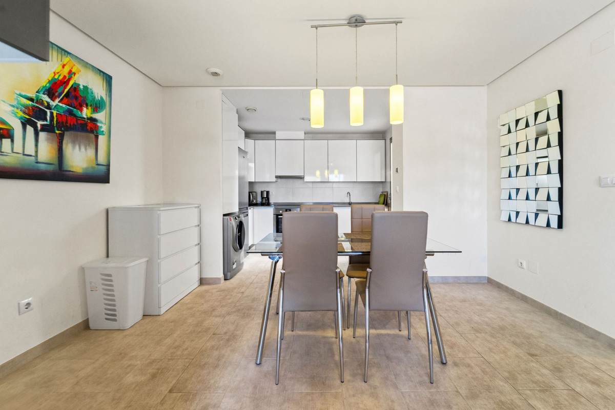 For sale - 2 Bedroom 2 Bathroom Apartment - Middle Floor Apartment in Torrevieja - Aguas Nuevas  - Alicante