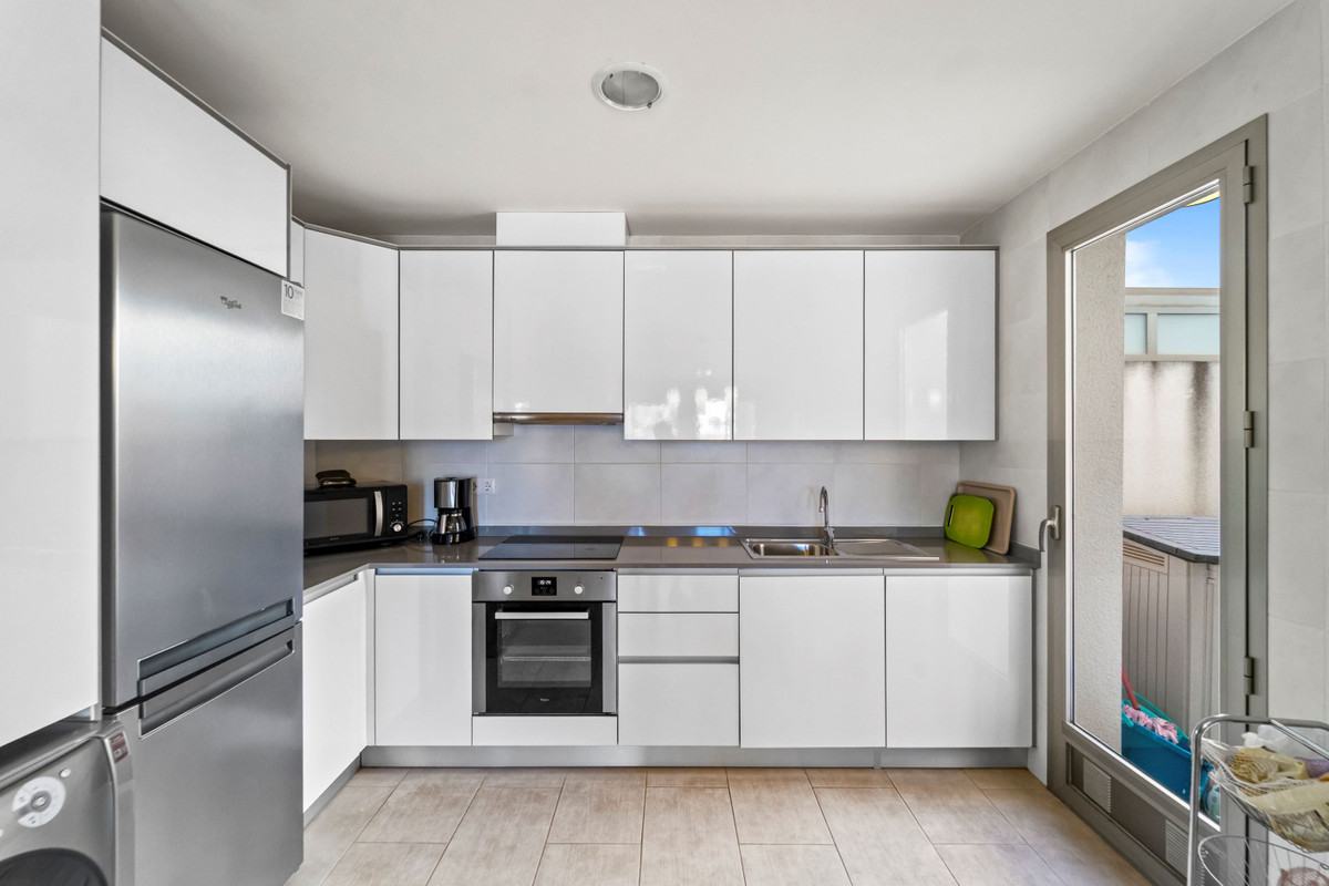 For sale - 2 Bedroom 2 Bathroom Apartment - Middle Floor Apartment in Torrevieja - Aguas Nuevas  - Alicante