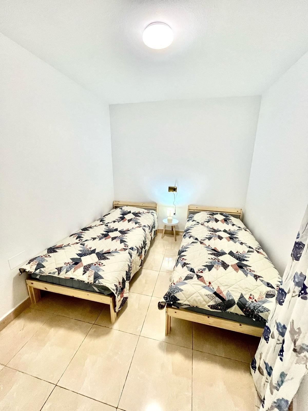 For sale - 2 Bedroom 2 Bathroom Apartment - Middle Floor Apartment in Torrevieja - Torrevieja Centro  - Alicante