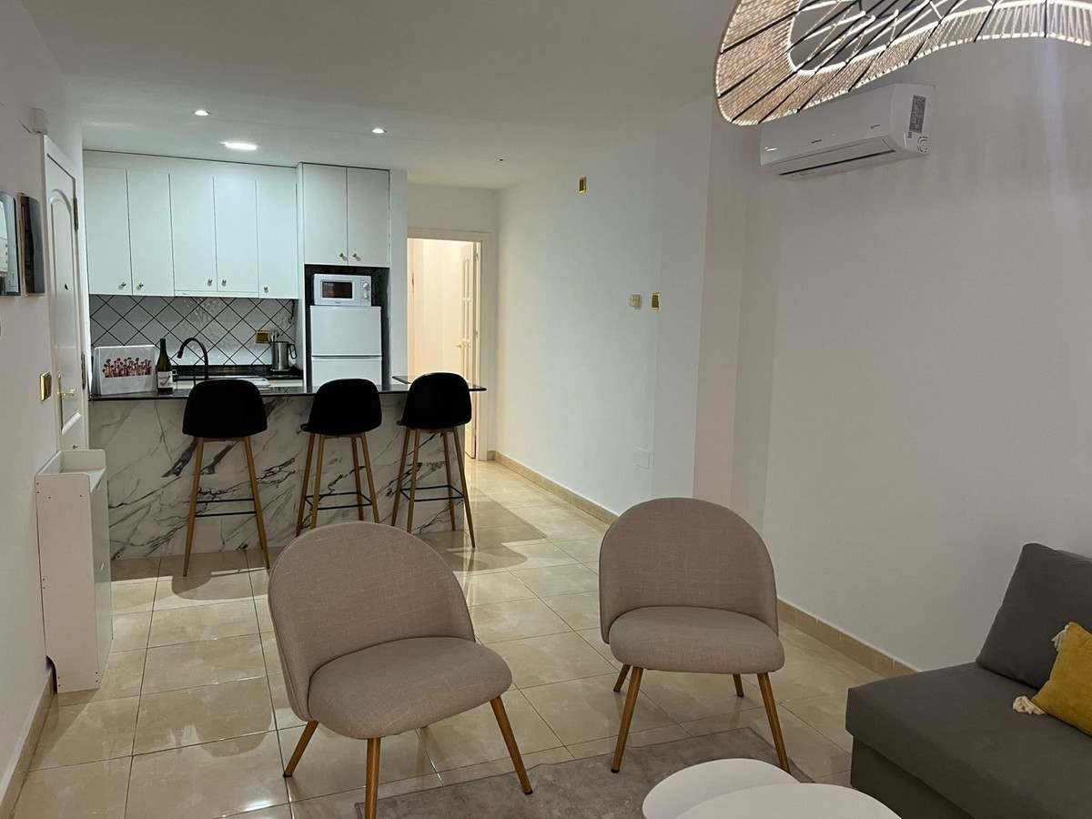 For sale - 2 Bedroom 2 Bathroom Apartment - Middle Floor Apartment in Torrevieja - Torrevieja Centro  - Alicante
