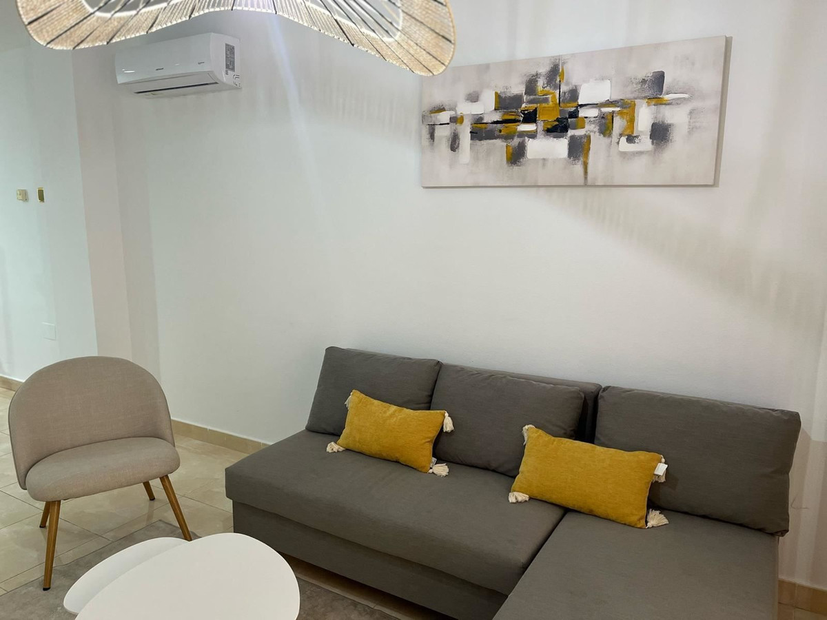 For sale - 2 Bedroom 2 Bathroom Apartment - Middle Floor Apartment in Torrevieja - Torrevieja Centro  - Alicante