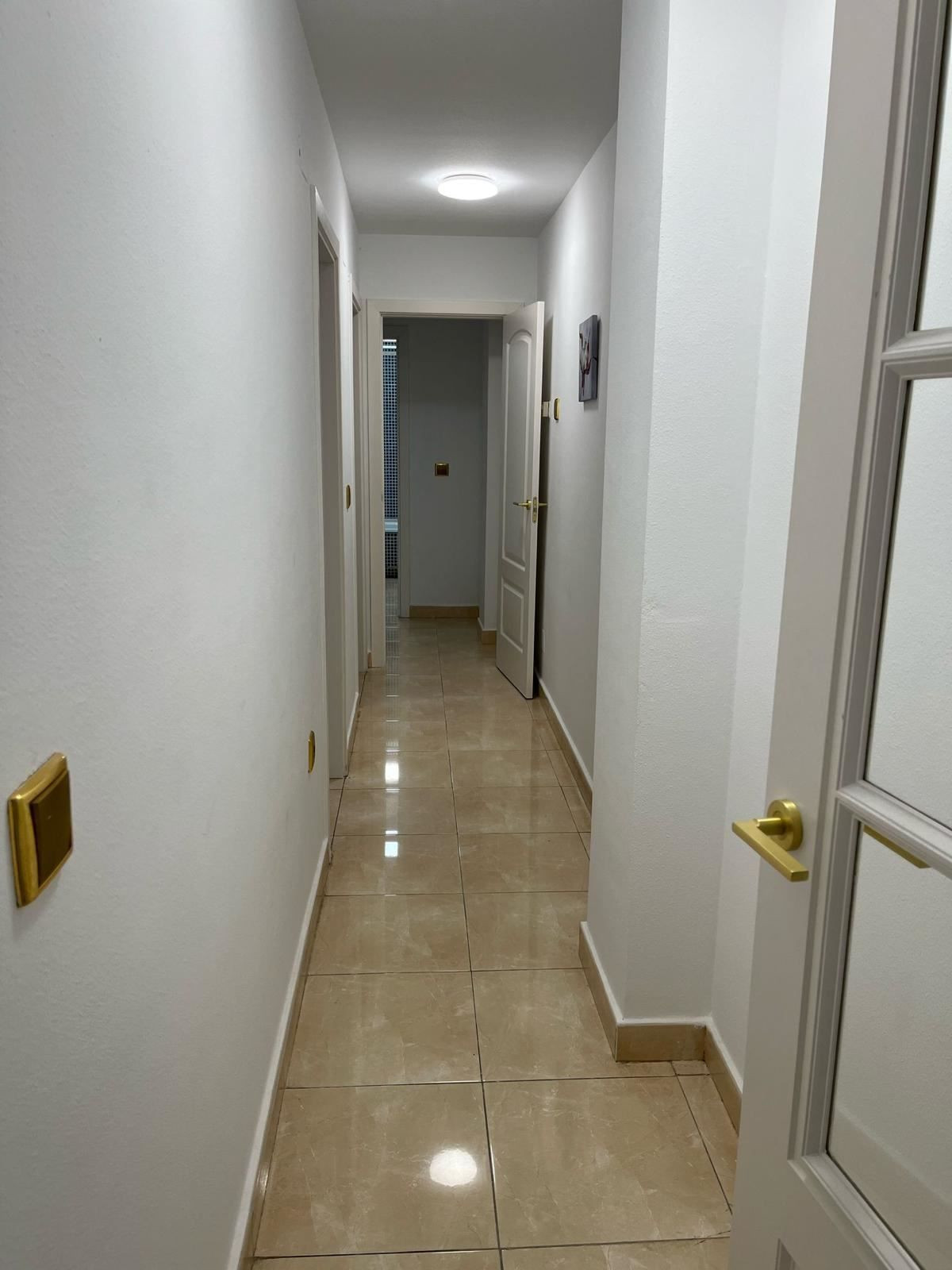 For sale - 2 Bedroom 2 Bathroom Apartment - Middle Floor Apartment in Torrevieja - Torrevieja Centro  - Alicante