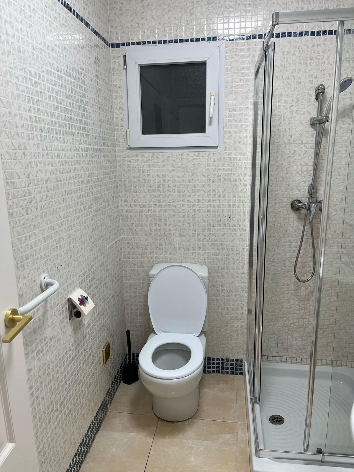 For sale - 2 Bedroom 2 Bathroom Apartment - Middle Floor Apartment in Torrevieja - Torrevieja Centro  - Alicante