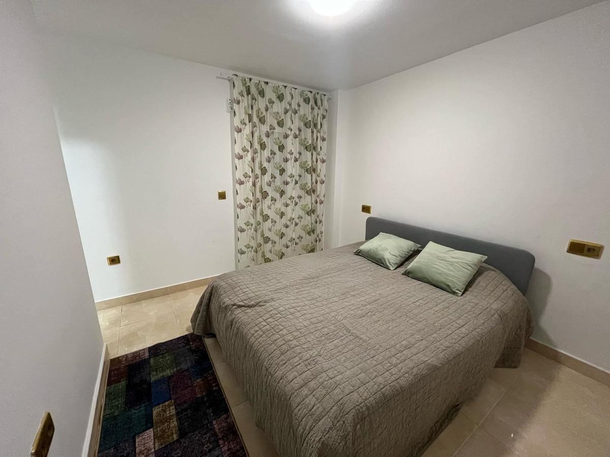 For sale - 2 Bedroom 2 Bathroom Apartment - Middle Floor Apartment in Torrevieja - Torrevieja Centro  - Alicante