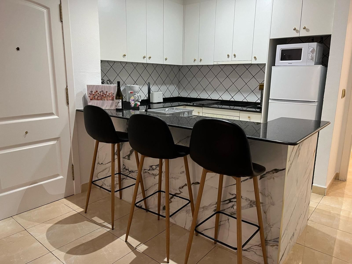 For sale - 2 Bedroom 2 Bathroom Apartment - Middle Floor Apartment in Torrevieja - Torrevieja Centro  - Alicante