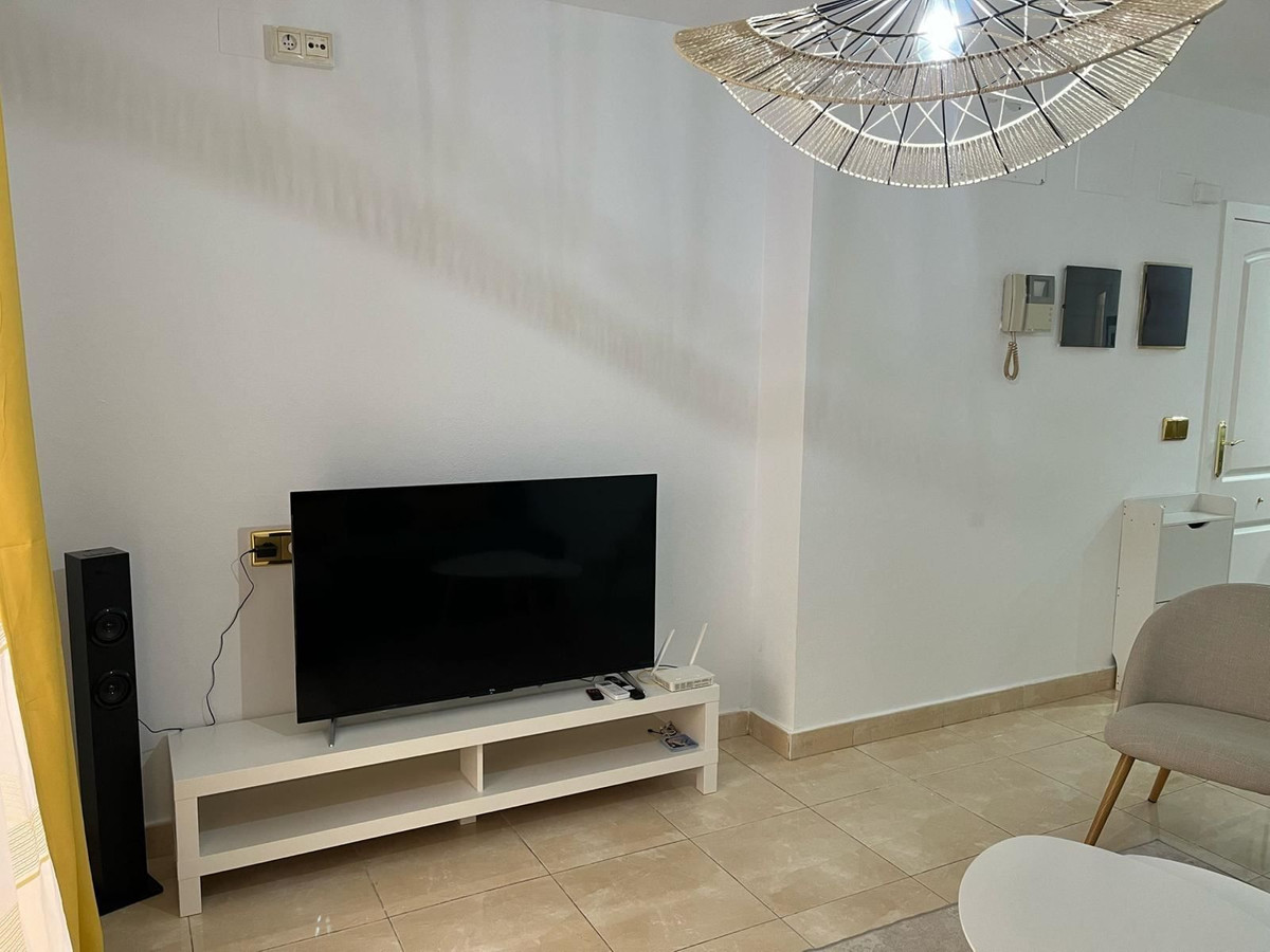 For sale - 2 Bedroom 2 Bathroom Apartment - Middle Floor Apartment in Torrevieja - Torrevieja Centro  - Alicante
