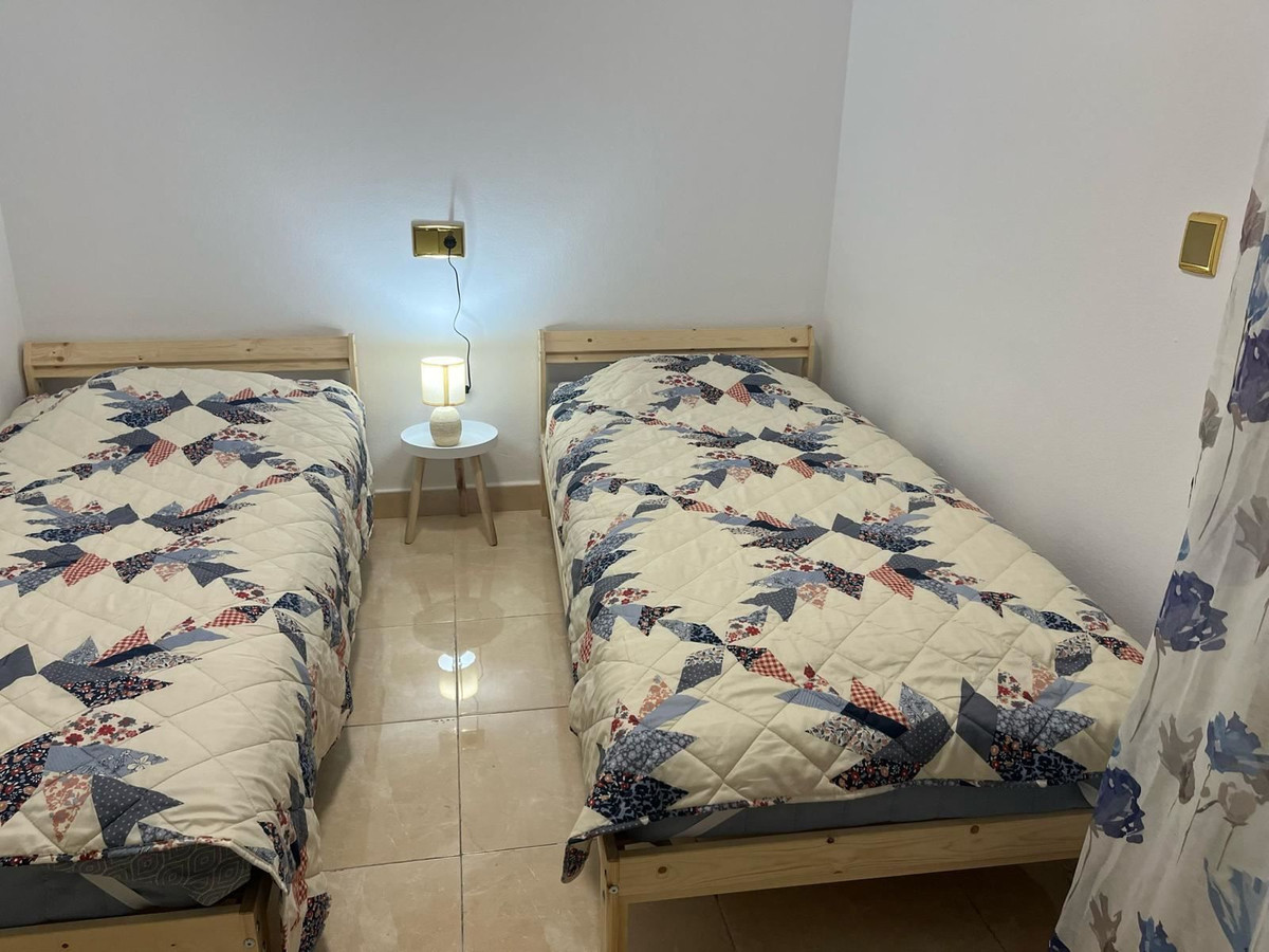 For sale - 2 Bedroom 2 Bathroom Apartment - Middle Floor Apartment in Torrevieja - Torrevieja Centro  - Alicante