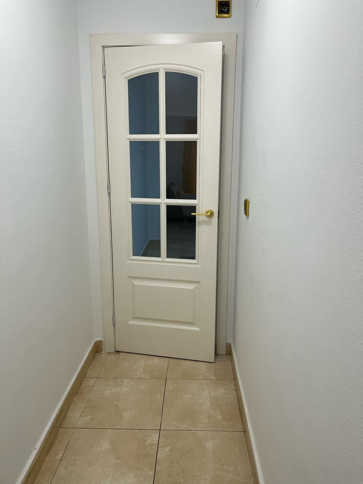 For sale - 2 Bedroom 2 Bathroom Apartment - Middle Floor Apartment in Torrevieja - Torrevieja Centro  - Alicante