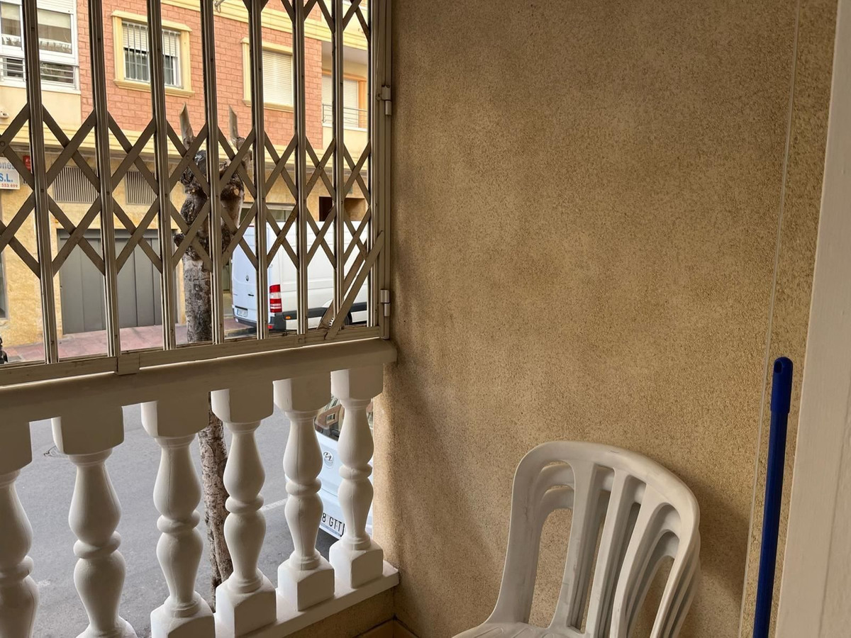For sale - 2 Bedroom 2 Bathroom Apartment - Middle Floor Apartment in Torrevieja - Torrevieja Centro  - Alicante