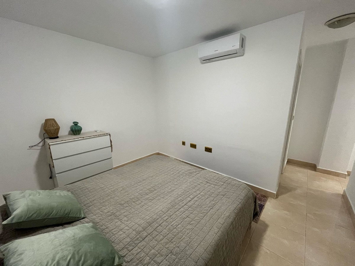 For sale - 2 Bedroom 2 Bathroom Apartment - Middle Floor Apartment in Torrevieja - Torrevieja Centro  - Alicante
