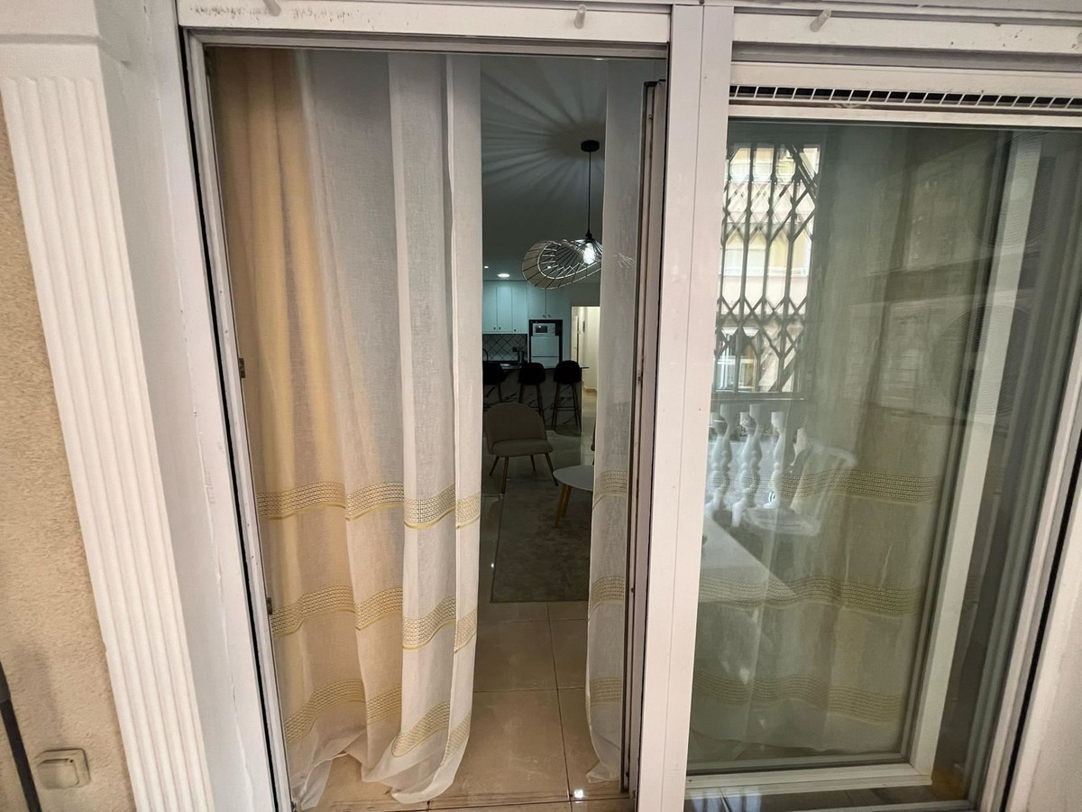 For sale - 2 Bedroom 2 Bathroom Apartment - Middle Floor Apartment in Torrevieja - Torrevieja Centro  - Alicante