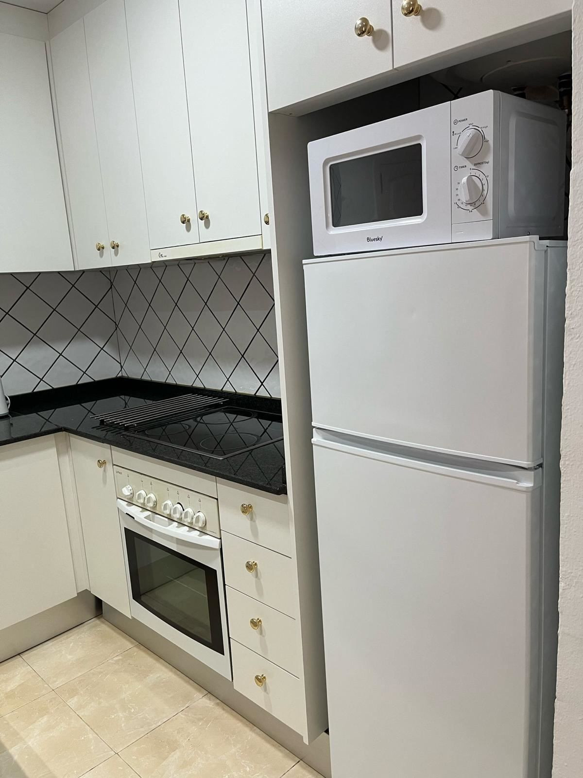 For sale - 2 Bedroom 2 Bathroom Apartment - Middle Floor Apartment in Torrevieja - Torrevieja Centro  - Alicante