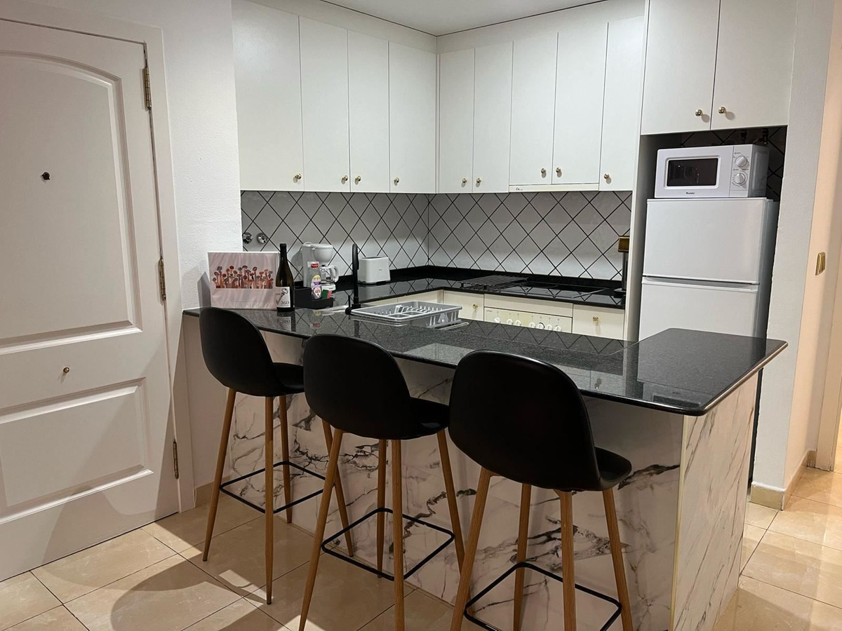 For sale - 2 Bedroom 2 Bathroom Apartment - Middle Floor Apartment in Torrevieja - Torrevieja Centro  - Alicante