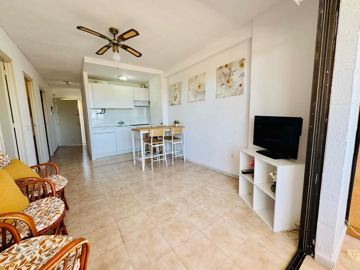 For sale - 2 Bedroom 1 Bathroom Apartment - Middle Floor Apartment in Torrevieja - La Mata  - Alicante