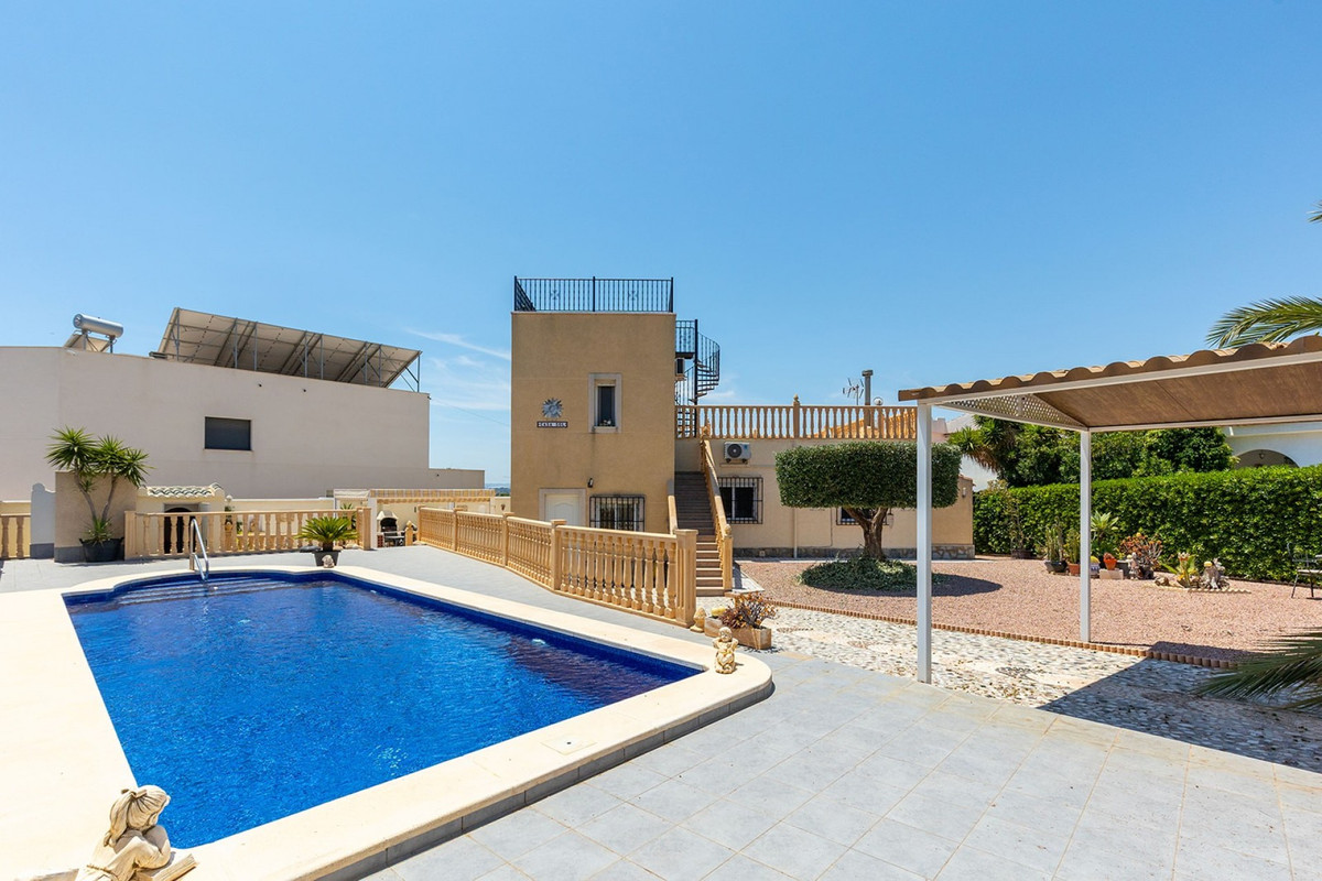 For sale - 3 Bedroom 2 Bathroom House - Detached Villa in Rojales - Ciudad Quesada  - Alicante