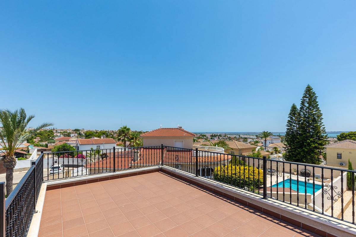 For sale - 3 Bedroom 2 Bathroom House - Detached Villa in Rojales - Ciudad Quesada  - Alicante