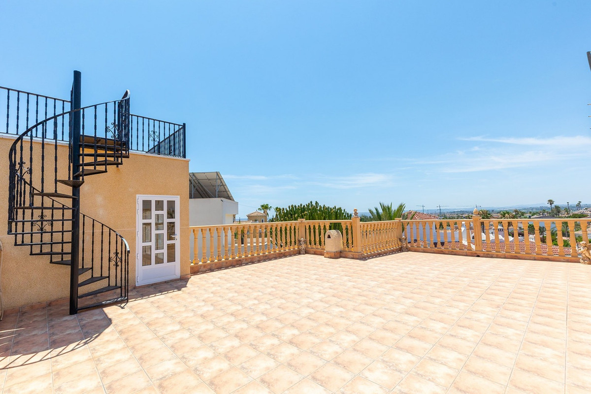 For sale - 3 Bedroom 2 Bathroom House - Detached Villa in Rojales - Ciudad Quesada  - Alicante