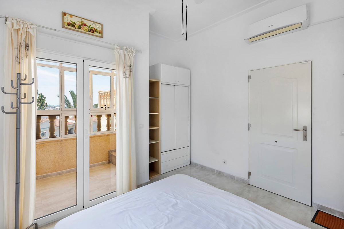 For sale - 3 Bedroom 2 Bathroom House - Detached Villa in Rojales - Ciudad Quesada  - Alicante