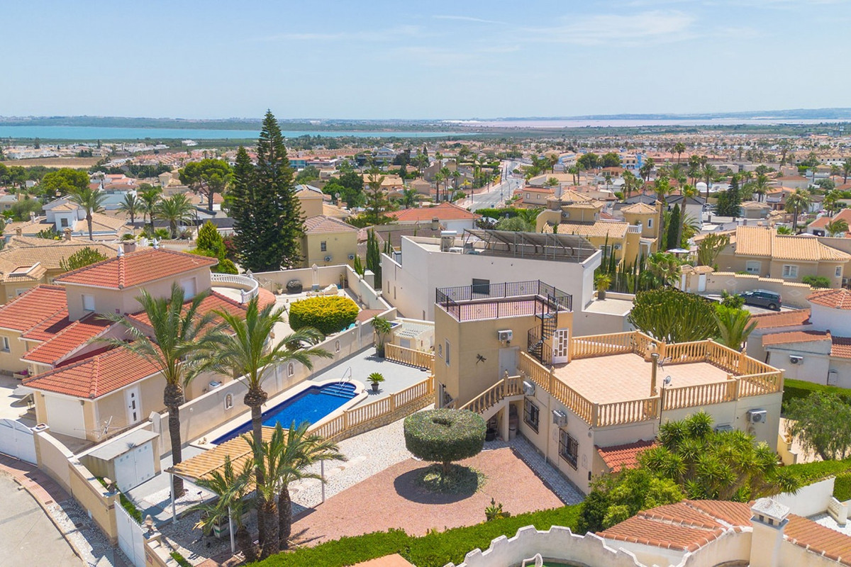 For sale - 3 Bedroom 2 Bathroom House - Detached Villa in Rojales - Ciudad Quesada  - Alicante
