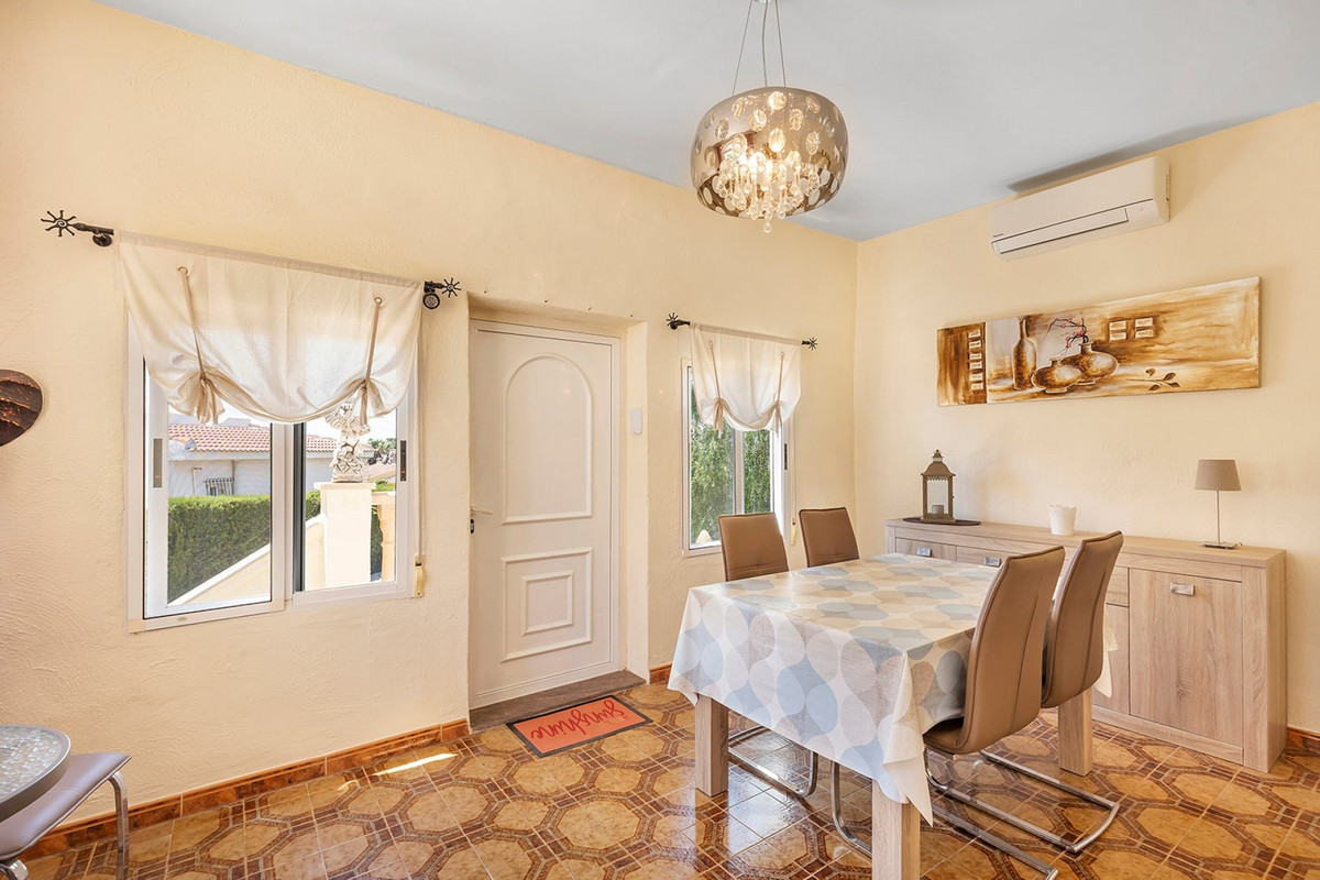 For sale - 3 Bedroom 2 Bathroom House - Detached Villa in Rojales - Ciudad Quesada  - Alicante