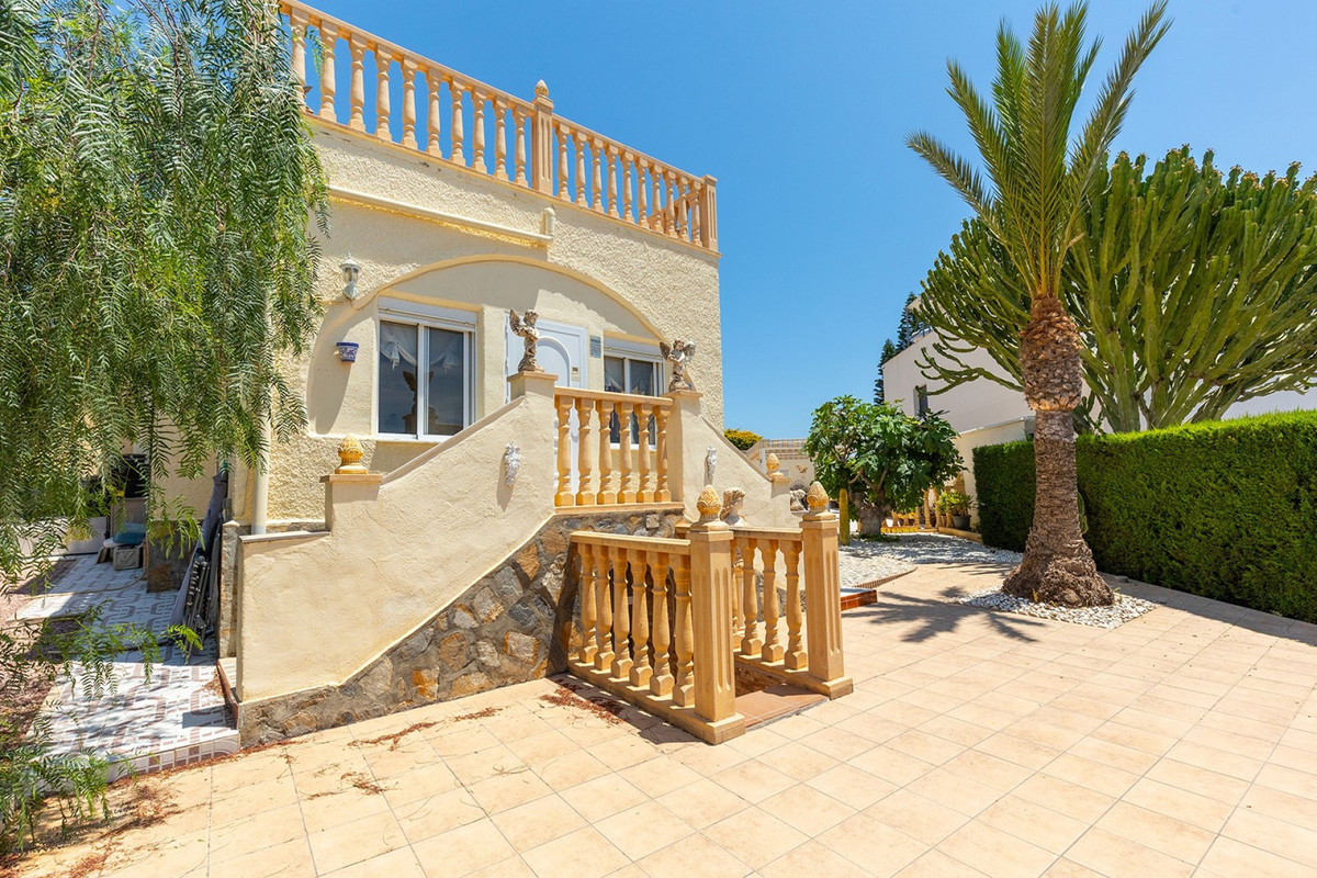 For sale - 3 Bedroom 2 Bathroom House - Detached Villa in Rojales - Ciudad Quesada  - Alicante